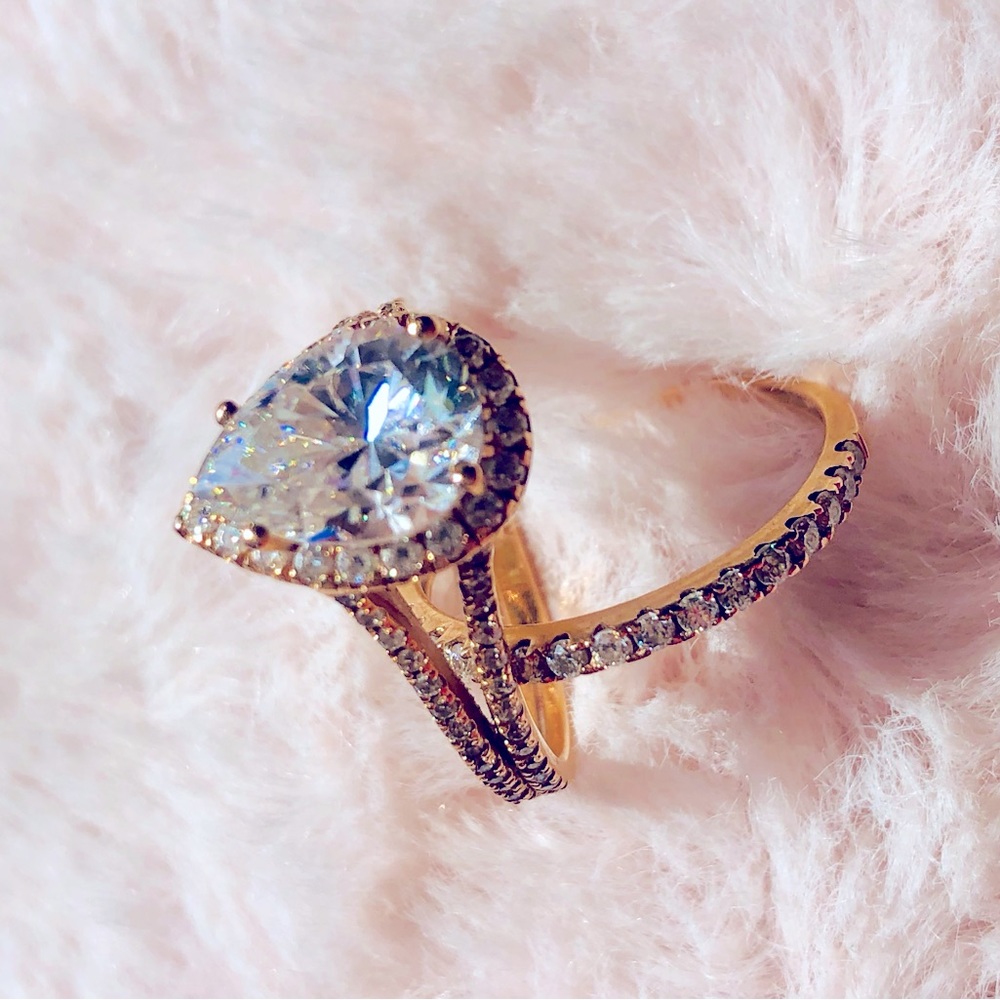 18k rose gold and moissanite ring set